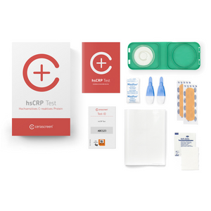 Inhalt des hsCRP Testkits von cerascreen: Verpackung, Anleitung, Lanzetten, Plfaster, Trockenblutschatulle, Desinfektionstuch, Rücksendeumschlag